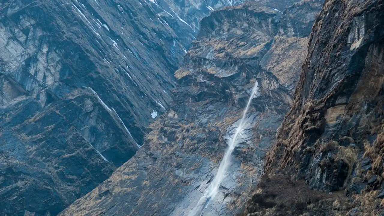 边城荒月图片2